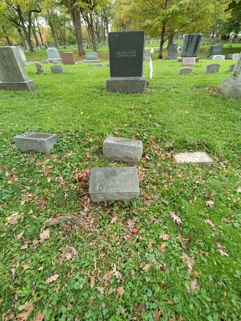 Ira F. Schaefer's grave. Photo 1