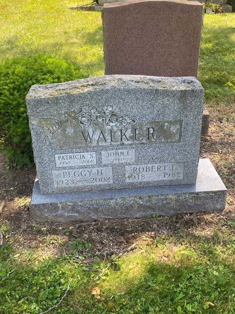 Peggy H. Walker's grave. Photo 3
