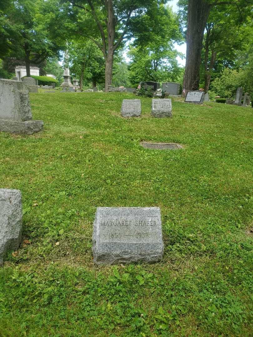Margaret Shafer's grave. Photo 1