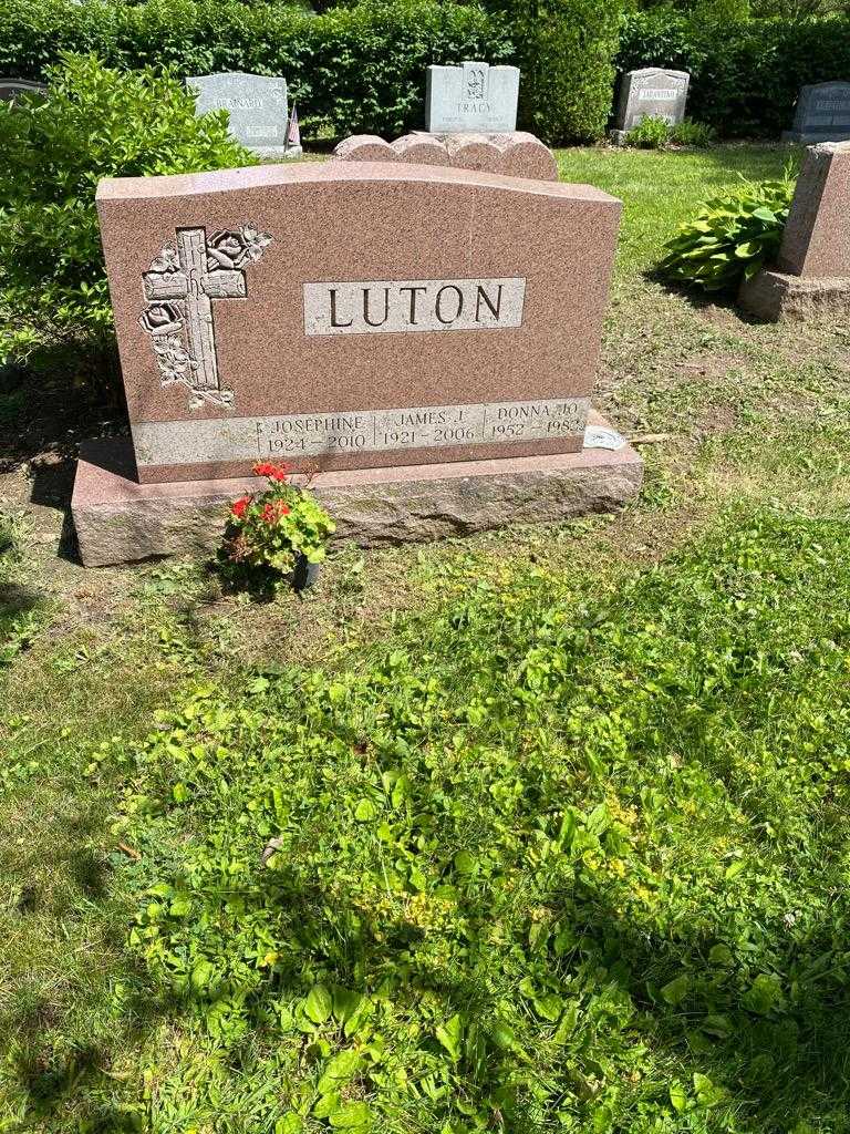 Josephine Luton's grave. Photo 2