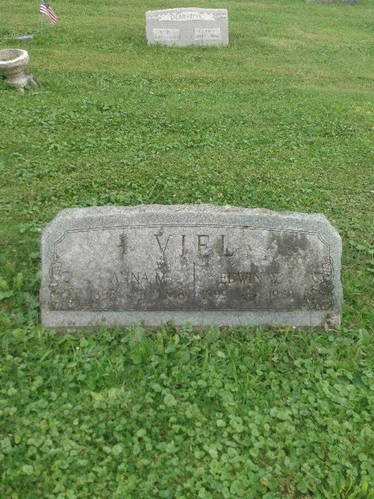 Anna M. Viel's grave. Photo 3