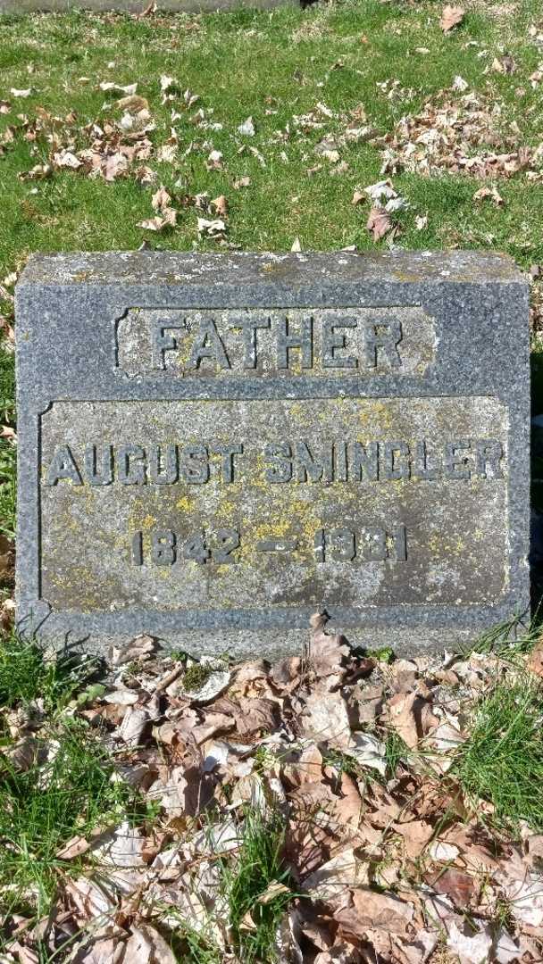 August Smingler Senior's grave. Photo 3