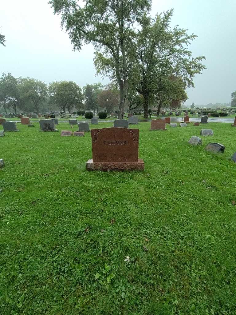 Robert C. Kammer's grave. Photo 1