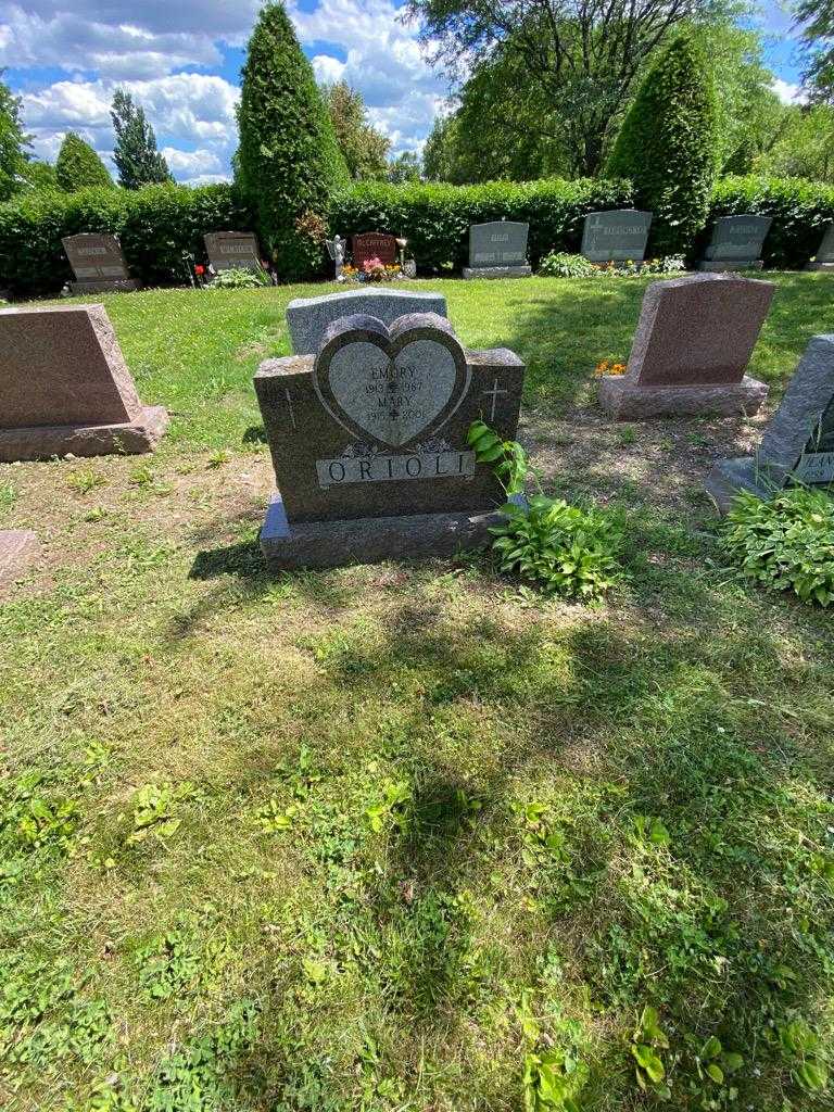 Emory Orioli's grave. Photo 1