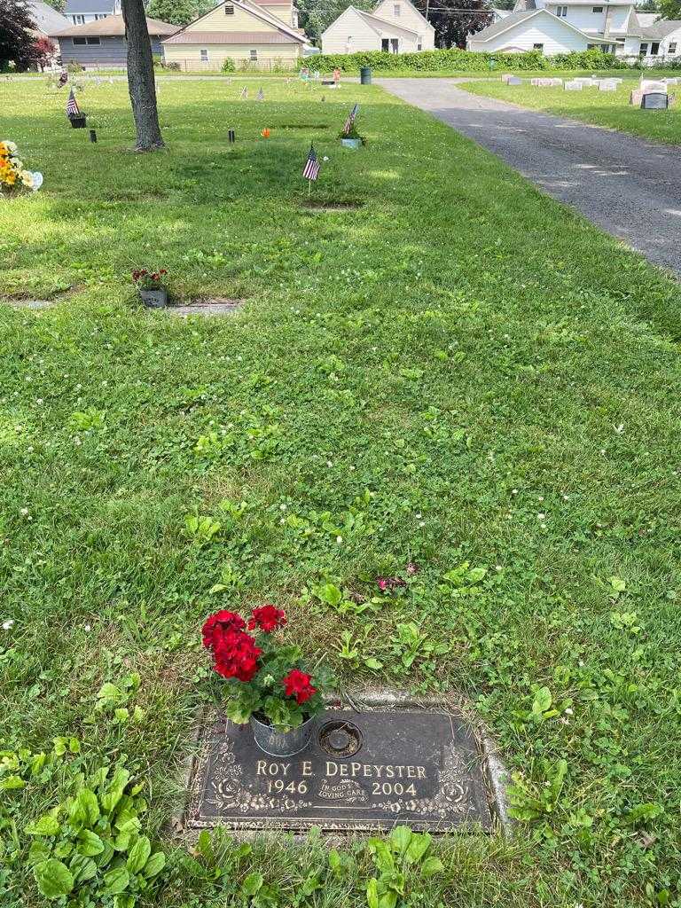 Roy E. DePeyster's grave. Photo 2