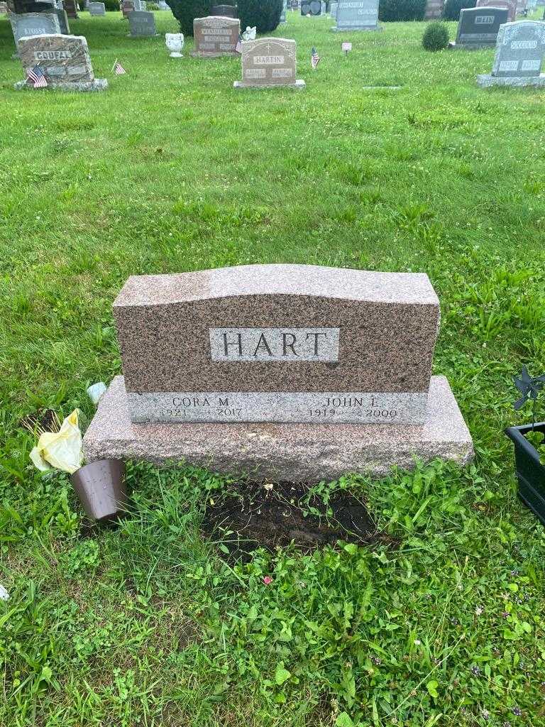 Cora M. Hart's grave. Photo 2