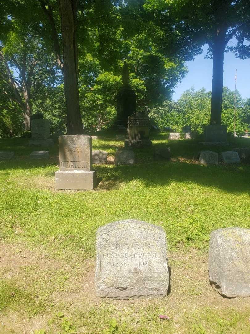 Fred C. Lohman's grave. Photo 1