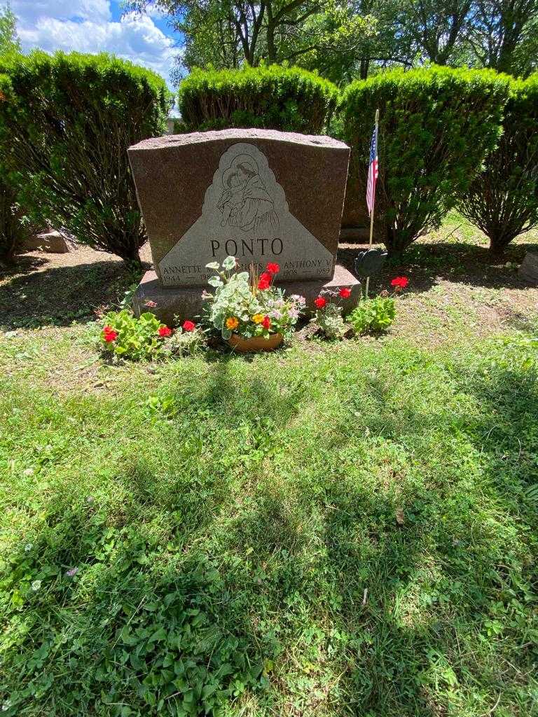 Frances J. Ponto's grave. Photo 1