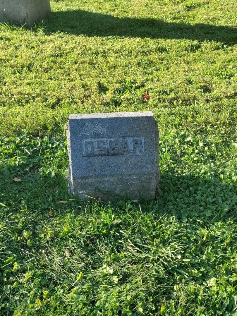 Oscar H. Balzhauser's grave. Photo 1