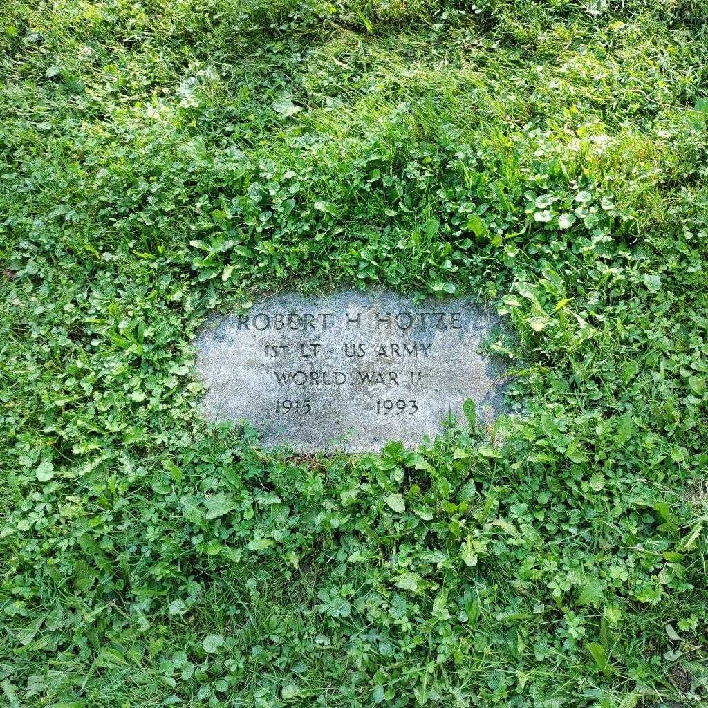 Robert H. Hotze's grave. Photo 2