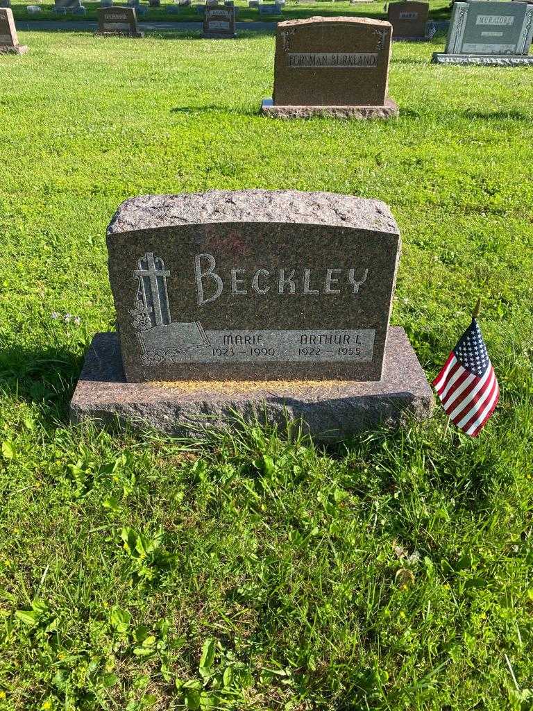 Marie Beckley's grave. Photo 2