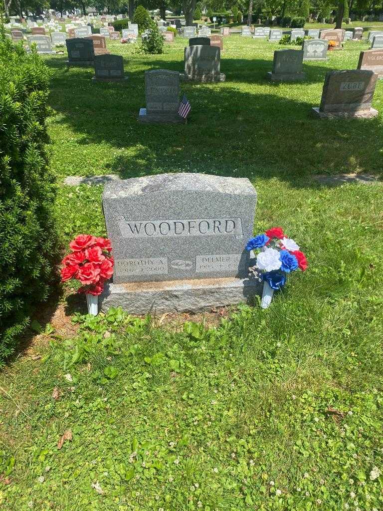 Dorothy A. Woodford's grave. Photo 2