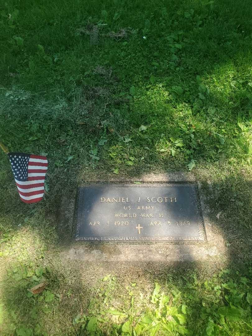 Daniel J. Scotti's grave. Photo 2