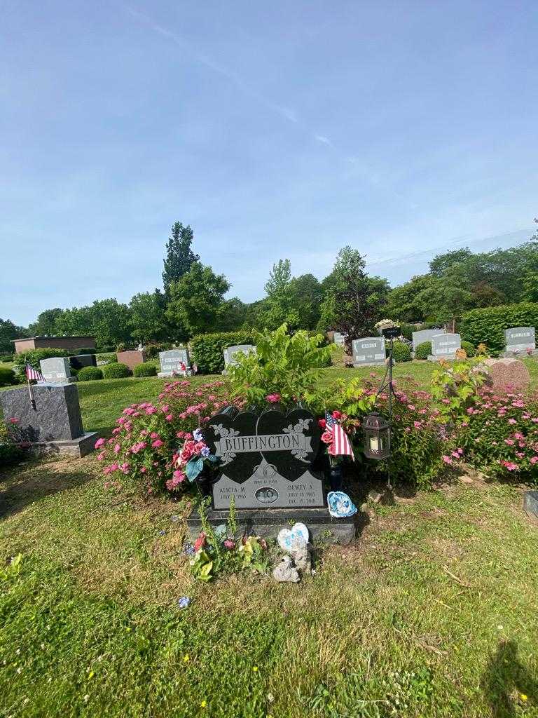 Dewey A. Buffington's grave. Photo 1