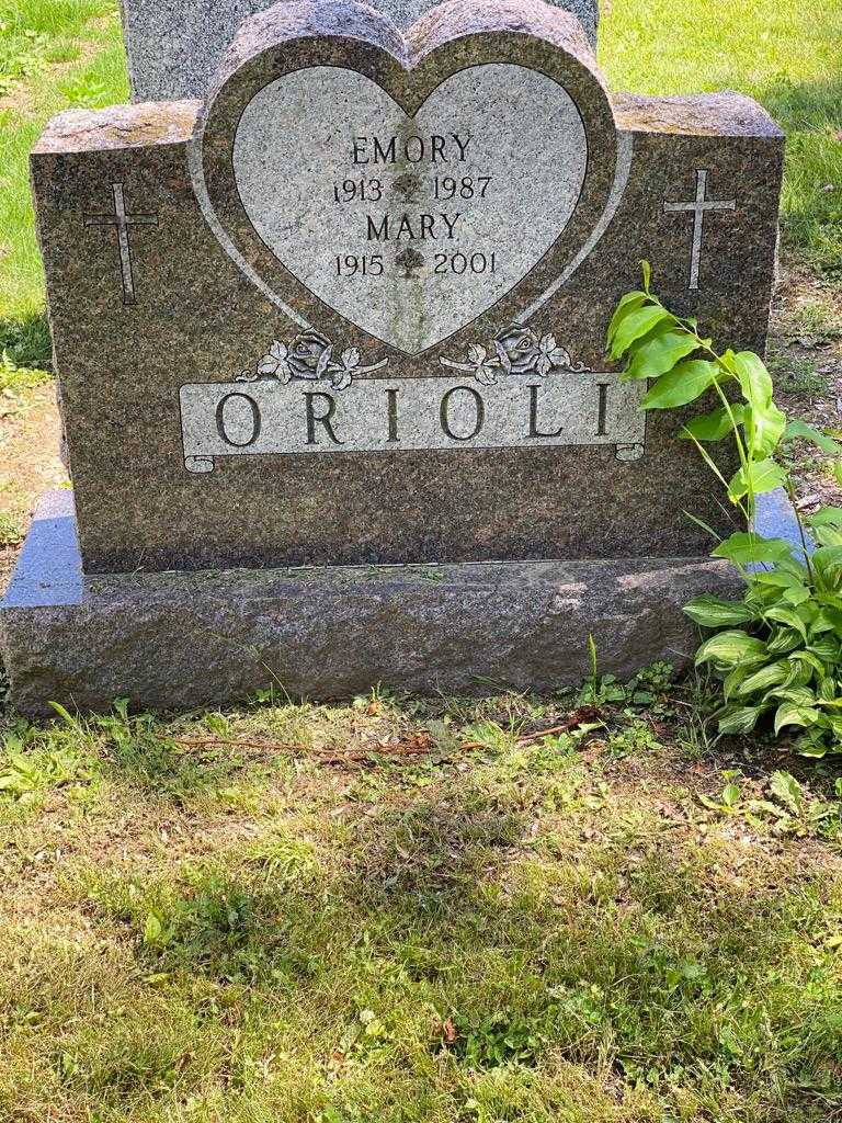 Emory Orioli's grave. Photo 3