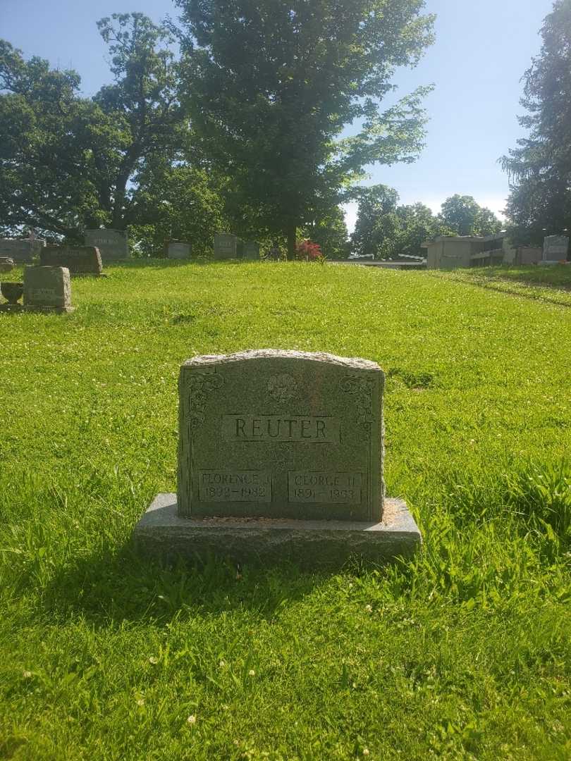 Florence J. Reuter's grave. Photo 2