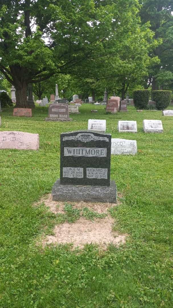 Tina M. Whitmore's grave. Photo 1