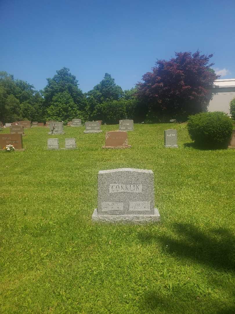 Raymond B. "Ray" Conklin's grave. Photo 1