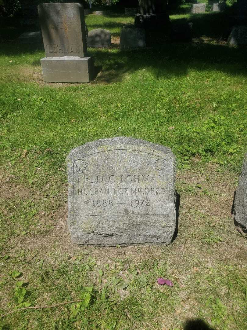 Fred C. Lohman's grave. Photo 2