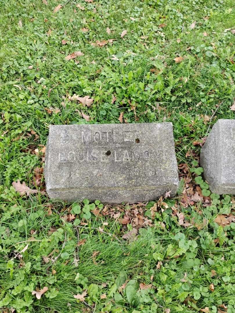 Louise Lamont's grave. Photo 2