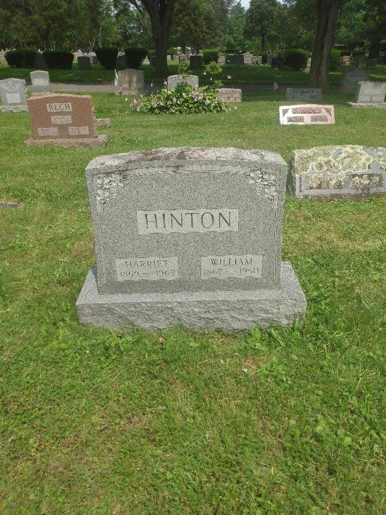 William Hinton's grave. Photo 1