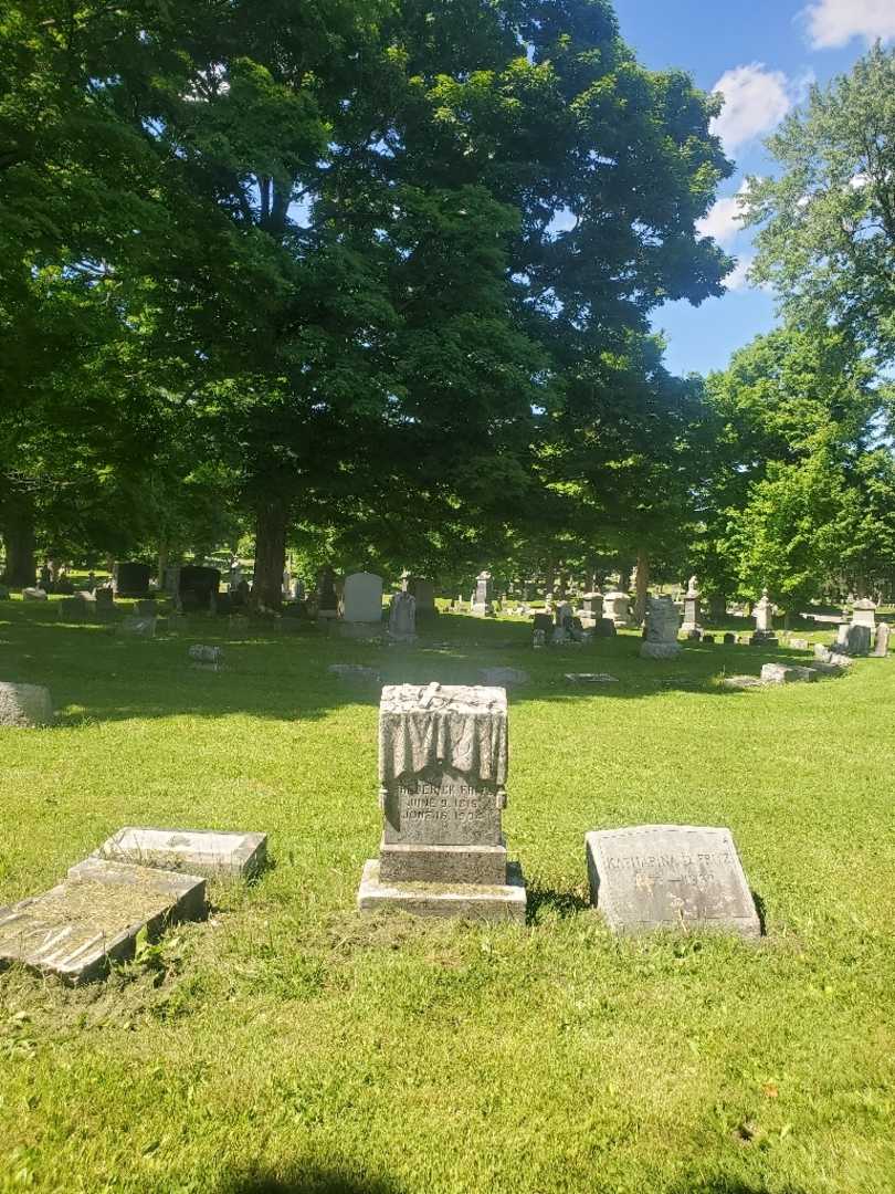 Mary H. Fritz's grave. Photo 2