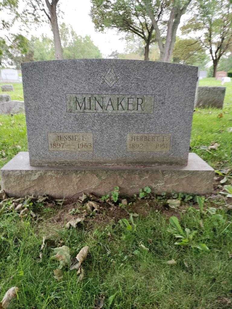 Jessie L. Minaker's grave. Photo 2