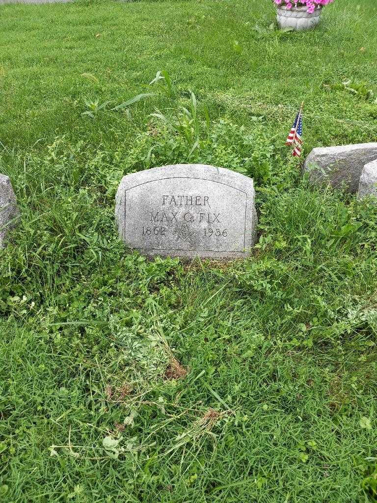 Max G. Fix's grave. Photo 2