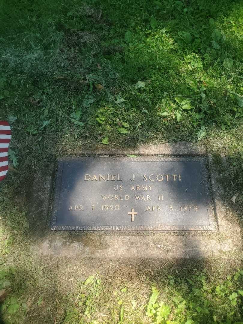 Daniel J. Scotti's grave. Photo 1