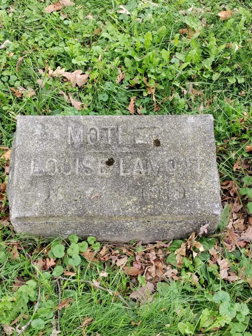 Louise Lamont's grave. Photo 3