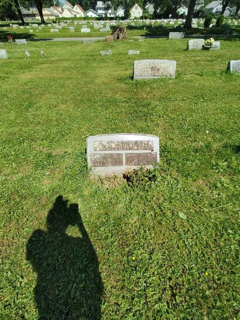 Evelyn M. Dodsworth's grave. Photo 1