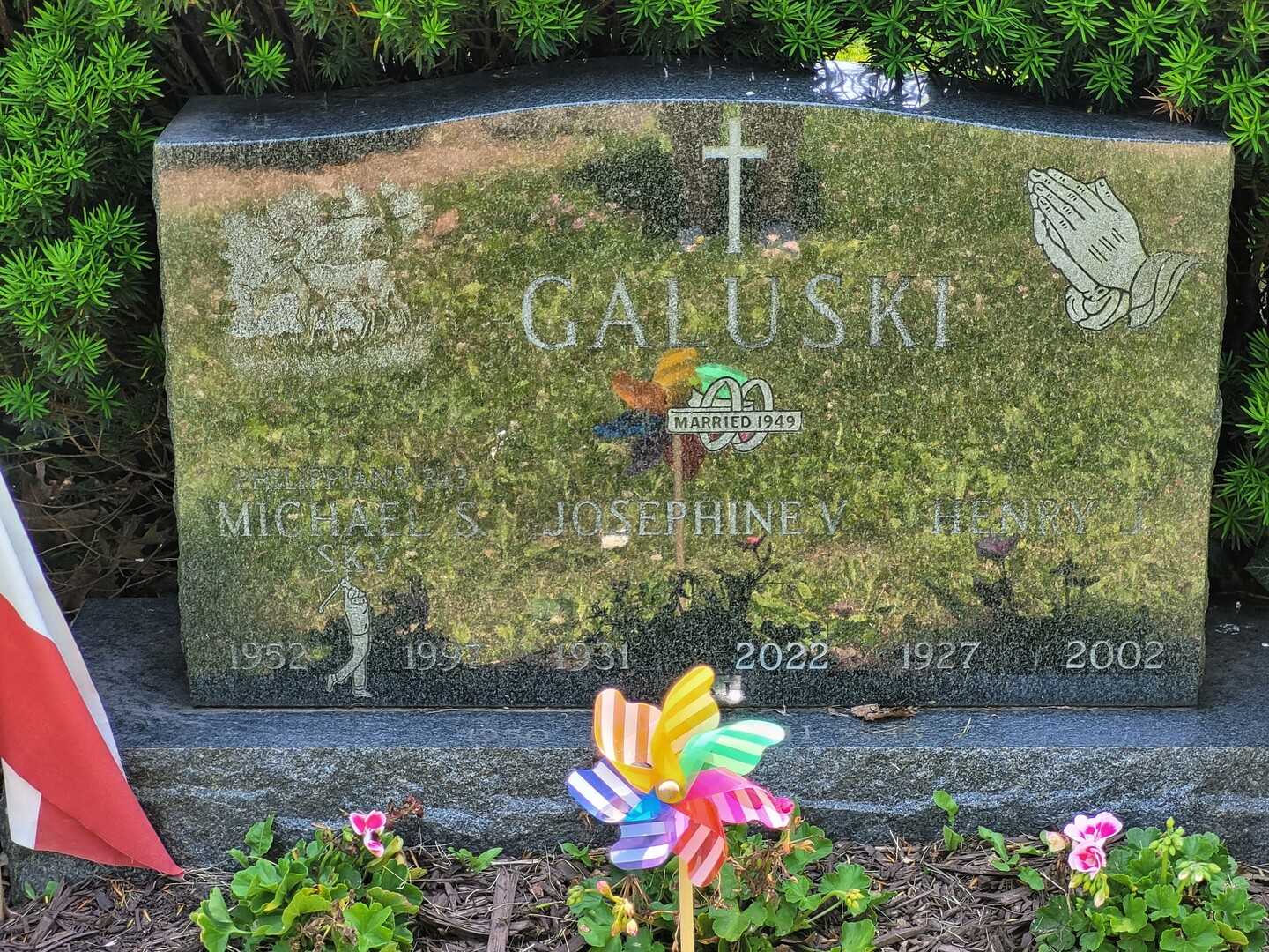Josephine V. Galuski's grave. Photo 4