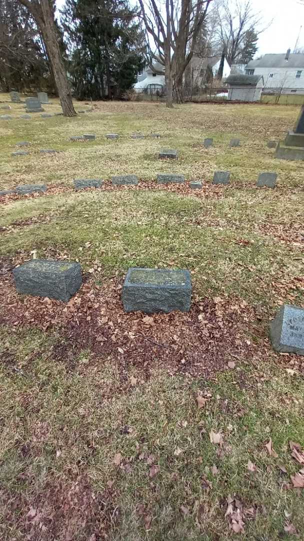 Carl T. Seiter's grave. Photo 1