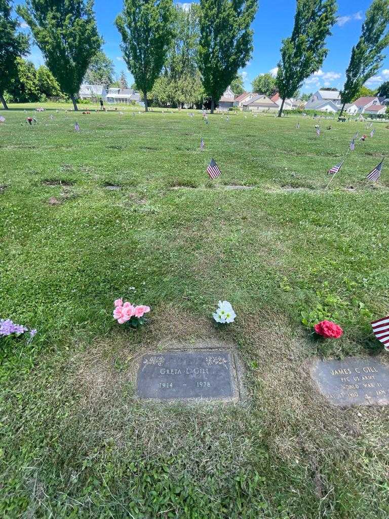 Greta L. Gill's grave. Photo 2