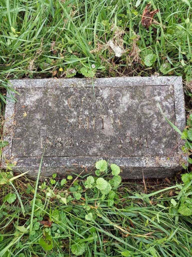 Cora Smith's grave. Photo 1