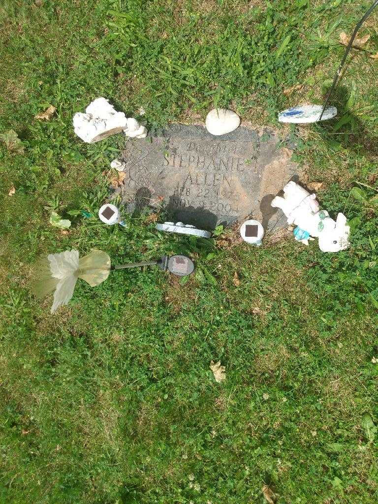 Stephanie L. Allen's grave. Photo 2