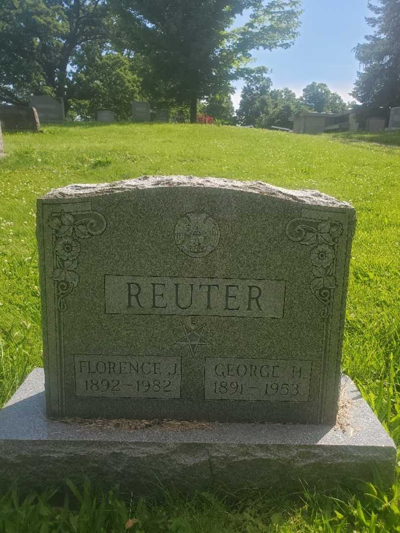 Florence J. Reuter's grave. Photo 3