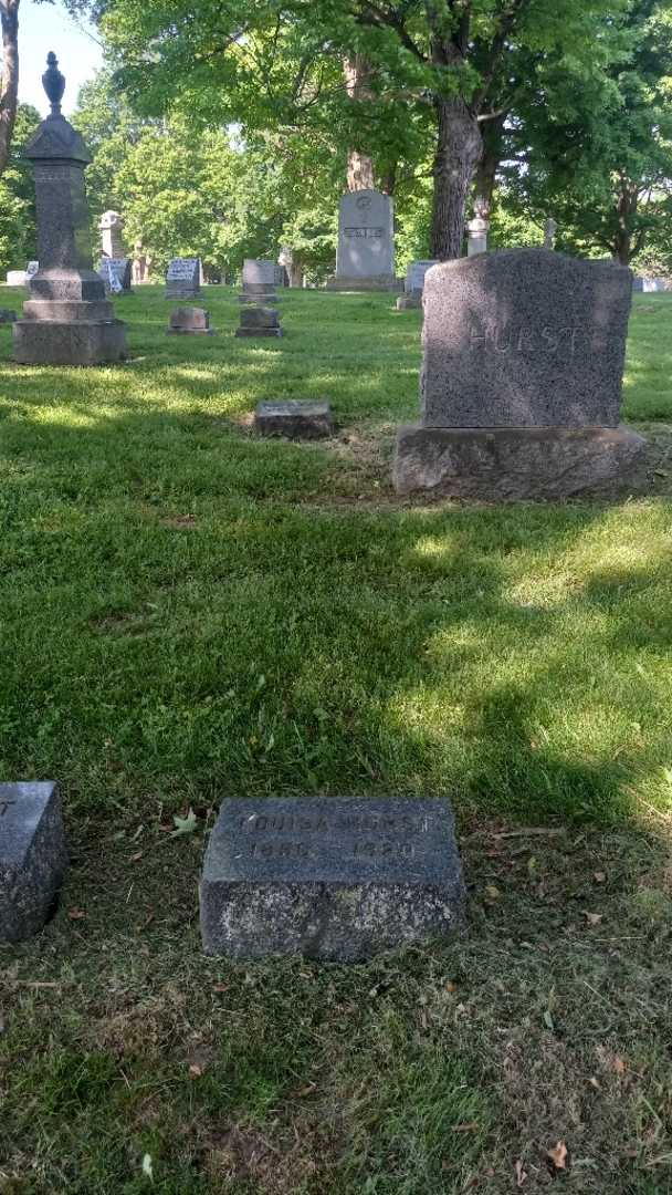 Louise Hurst's grave. Photo 2