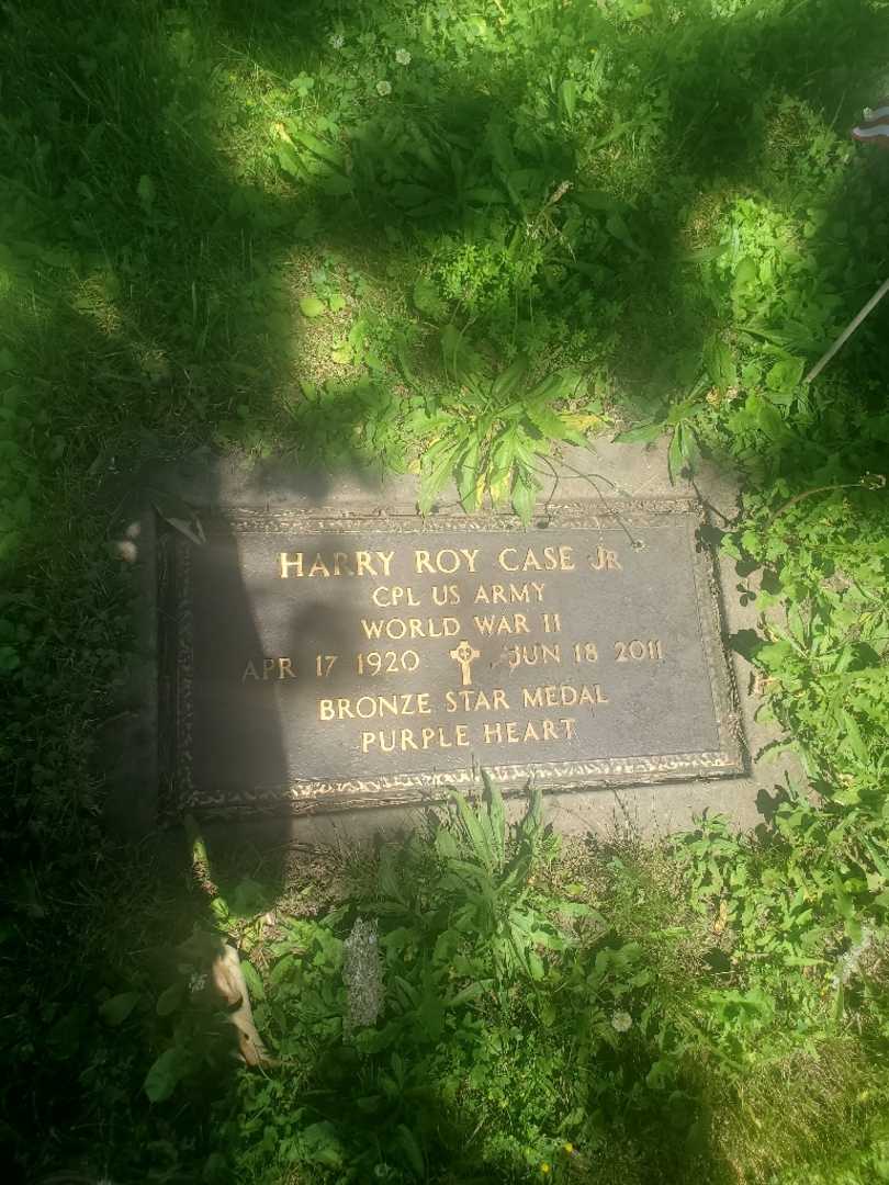 Harry Roy Case Junior's grave. Photo 3