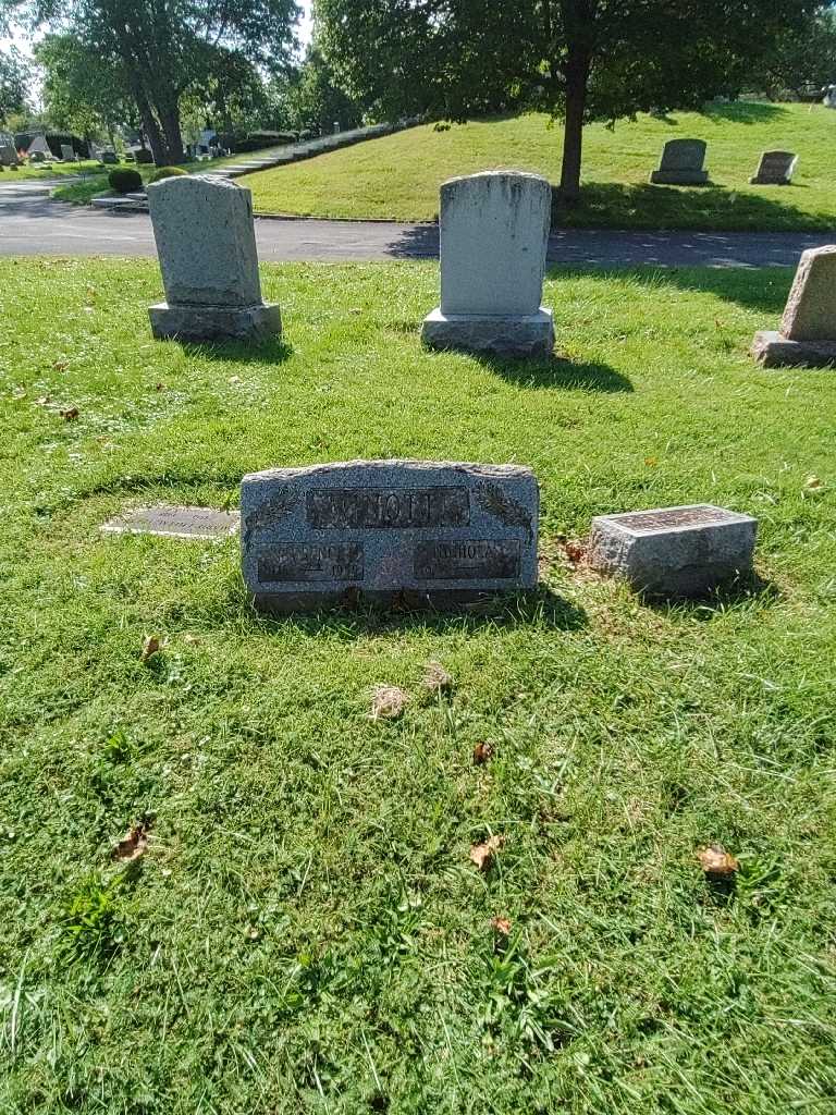 Florence Minotti's grave. Photo 1