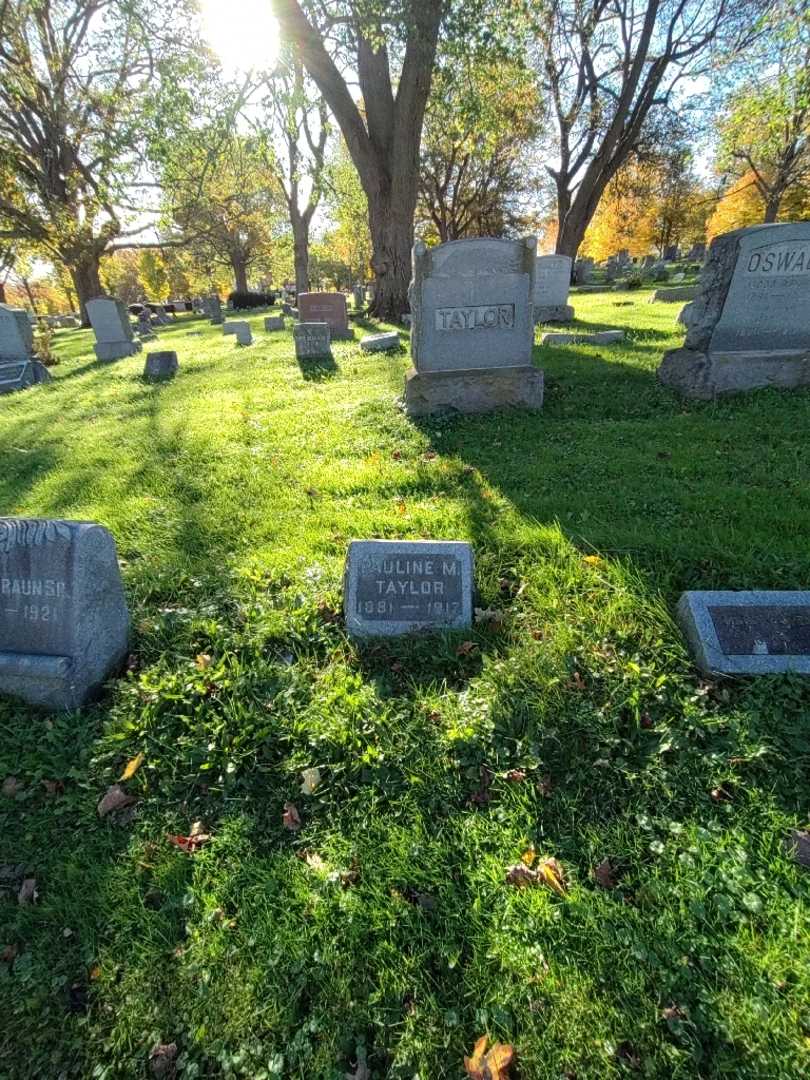 Pauline Mary Taylor's grave. Photo 1