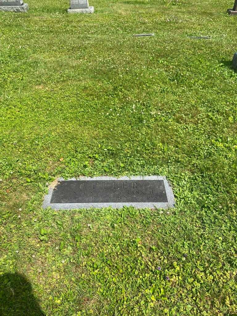 Frank H. Fuller's grave. Photo 2