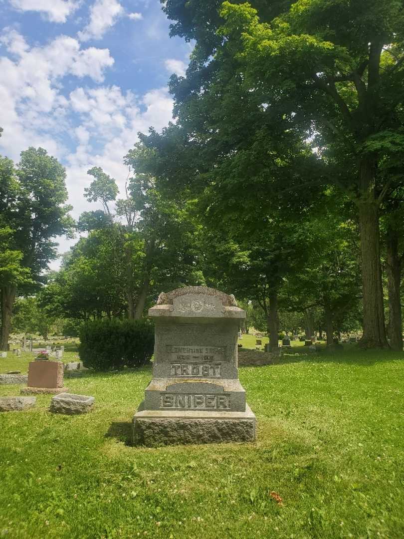 Clementine Sniper's grave. Photo 1