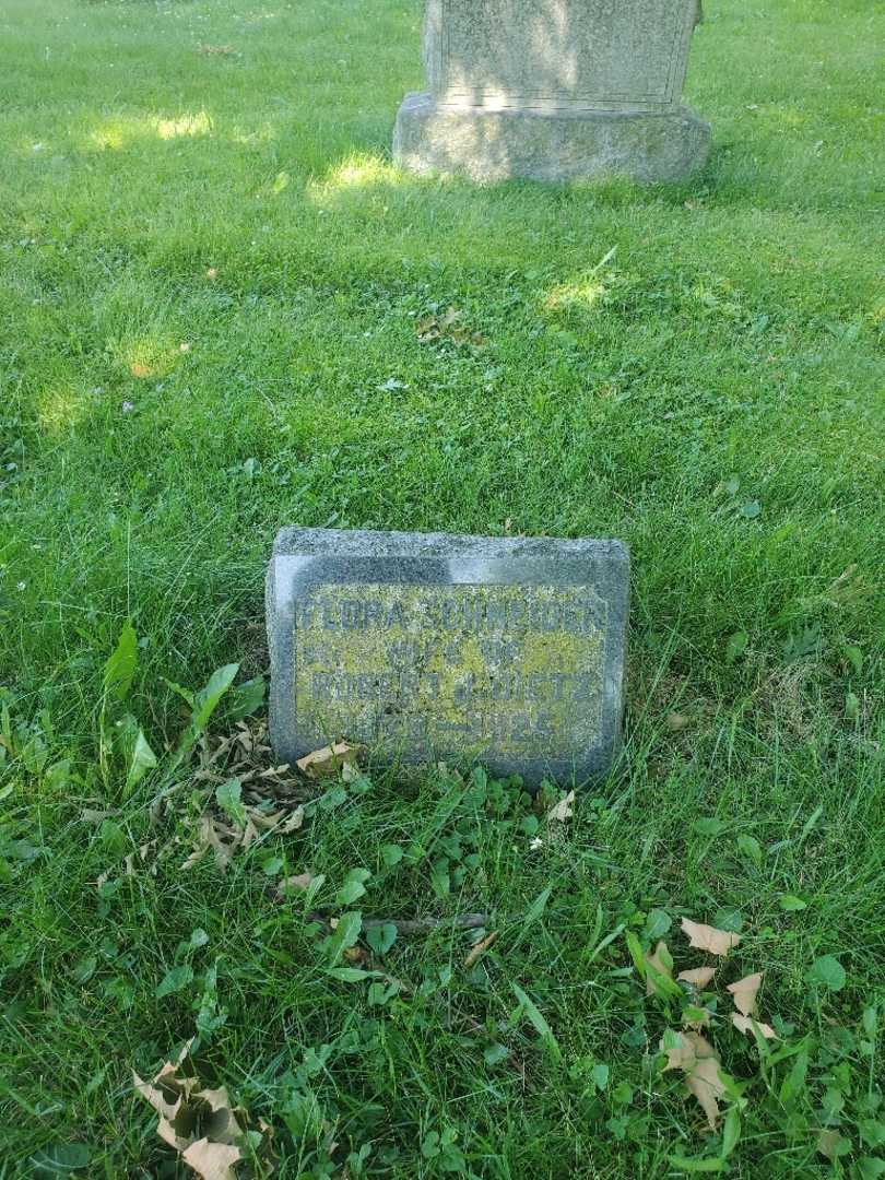 Florence "Lora" Dietz Schneider's grave. Photo 2