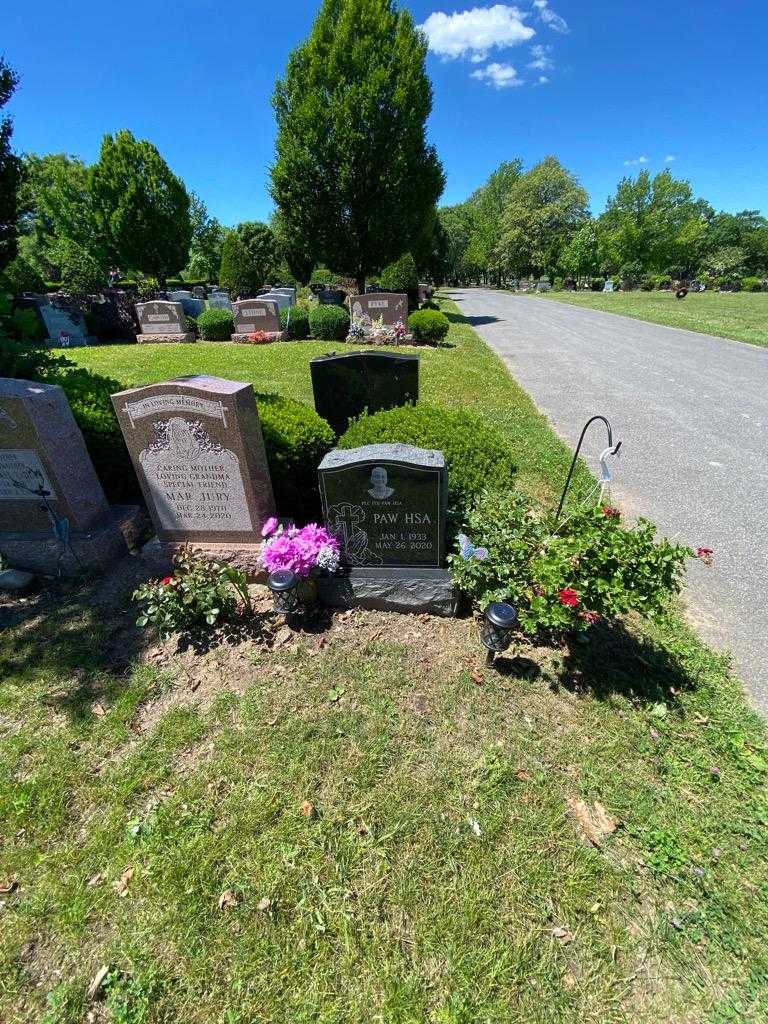 Paw Hsa's grave. Photo 1