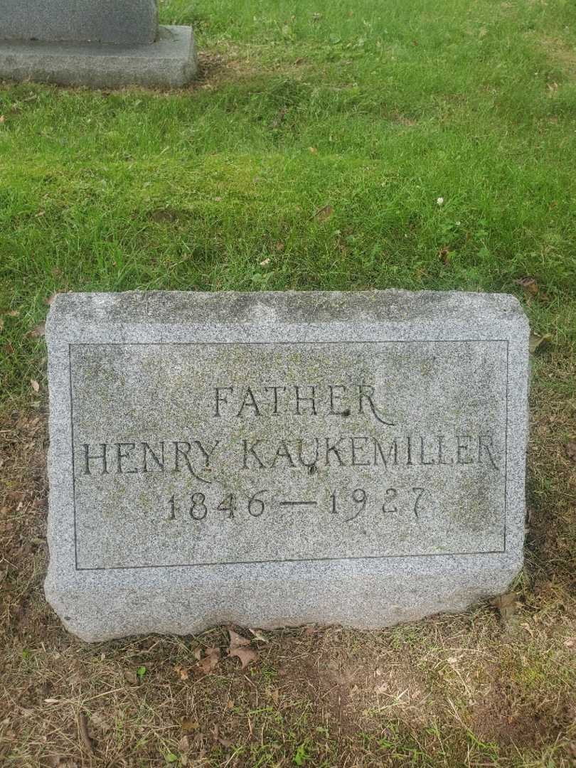 Henry Kaukemiller's grave. Photo 3