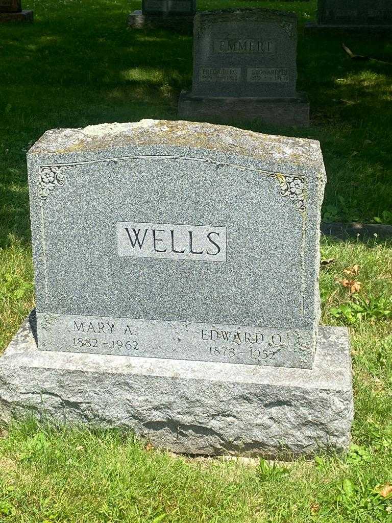 Edward O. Wells's grave. Photo 3