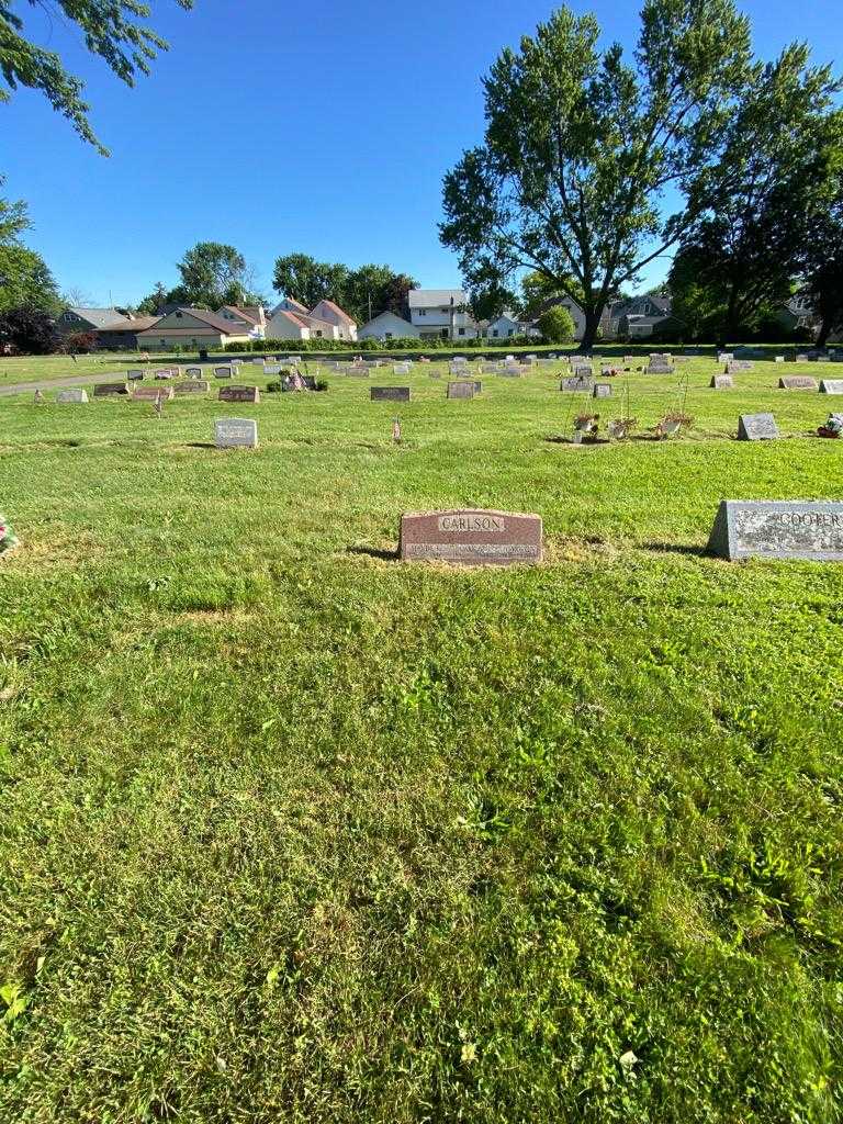 Maude Case Carlson's grave. Photo 1