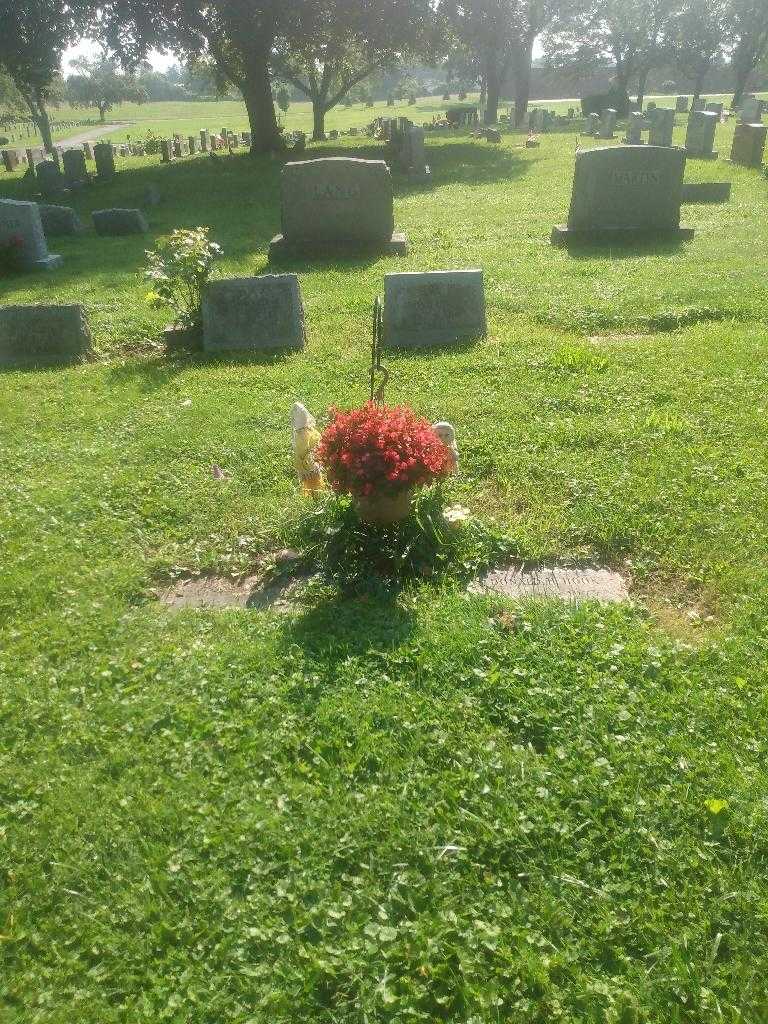 Elizabeth B. Hook's grave. Photo 1