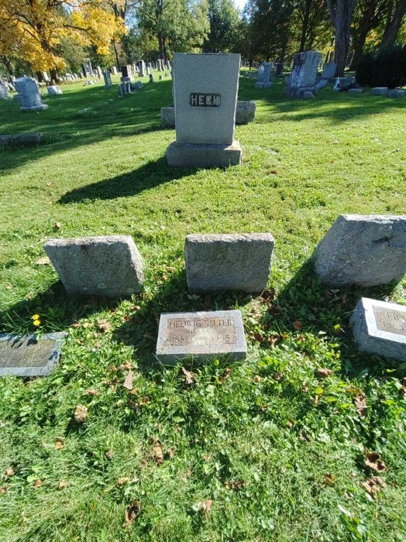 Hedwig Martha Yenney Ritter's grave. Photo 1